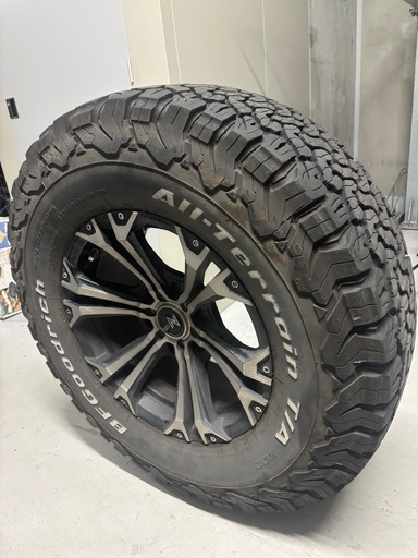 【値引きしました】285/70/17グッドリッチ 夏タイヤホイール　ランクル　プラド