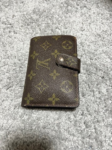 ヴィトン二つ折り財布