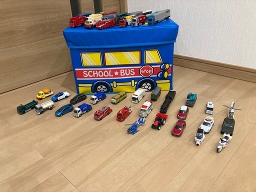 ①トミカセット スクールバス収納付き
