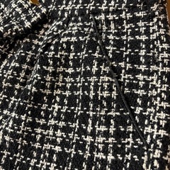 Rouge Vif ブラックとホワイトのツイード素材のショートパンツの画像