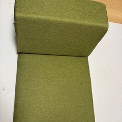 【使い方自由自在】ローソファーの画像