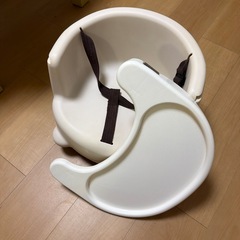 ベビー布団と赤ちゃん用補助椅子ですの画像