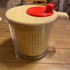 サラダスピナー　ベージュ✖️赤 の画像