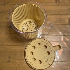 サラダスピナー　ベージュ✖️赤 の画像