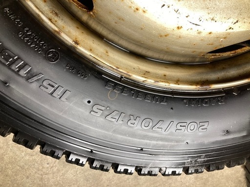 トラック用スタッドレスタイヤトラック用