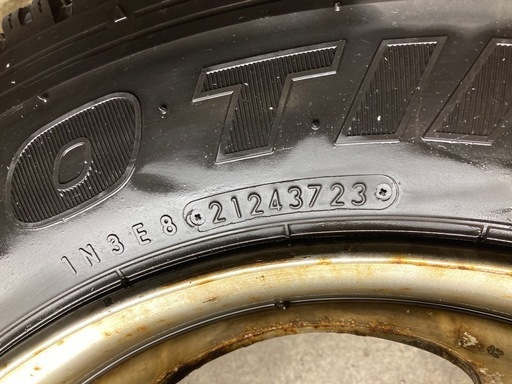 トヨエース　キャンター　スタッドレスタイヤ　205/70/17.5R