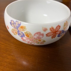 蓋付き器【錦松梅】　の画像