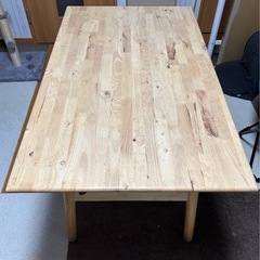 ダイニングテーブルの画像