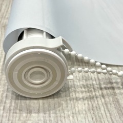 【165×90】白彩光ロールスクリーンの画像