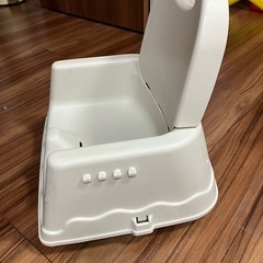 ベビーチェア（ローチェア）白×水色｜テーブル＆美品クッション付の画像