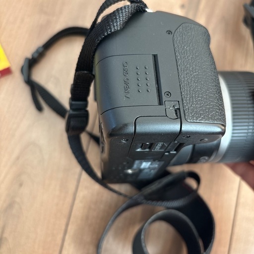 一眼レフカメラ　
Canon EOS kiss x3