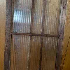 古い窓枠の画像