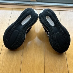 キッズスニーカーadidas19サイズ
の画像
