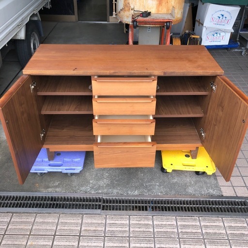 大川家具岡製作所　ソフィーウォールナット119サイドボード 脚付き