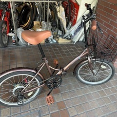 20インチ　外装6段変速　カゴ付き折り畳み自転車　ブラウンの画像