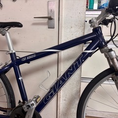 GIANT GS 2200 クロスバイク ネイビー の画像
