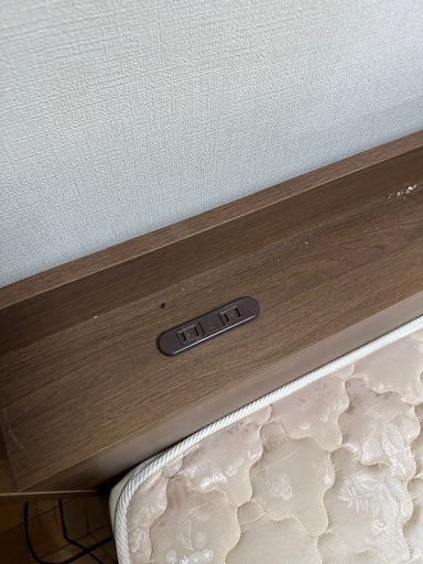 ダブルベット　上部コンセント付き