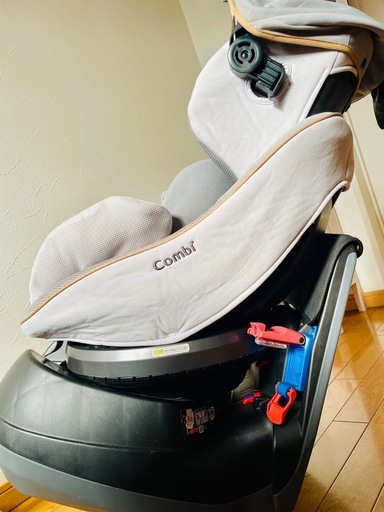 Combiチャイルドシート(退院後から使用可能)