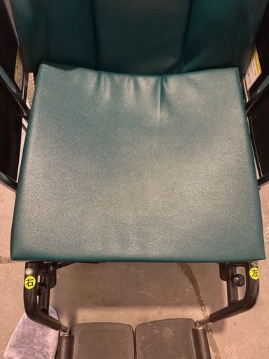 カワムラサイクル　介護用車イス