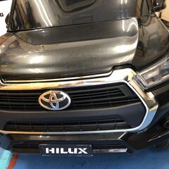 【ジャングルジャングル石津店】乗用ラジコン TOYOTA HILUX トヨタ ハイラックス 大型 2人乗り 2WD 12V7Ah 4輪サスペンション ペダルとプロポで操作可能 電動ラジコンカー 子供 おもちゃ 新生活 堺市 堺区 西区 石津の画像