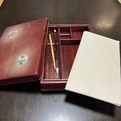 木製書道用具入れ 硯箱 文箱 螺鈿風プリント おまけ付き 筆入れ 墨置きの画像