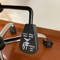 デスクチェア　椅子　背もたれの画像