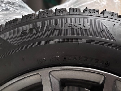 【2024年製／ほぼ新品】BLIZZAK 175/70R14 アルミ付4本｜世田谷区 手渡し 2024年製／ほぼ新品】BLIZZAK 175/70R14 アルミ付4本｜世田谷区 手渡し