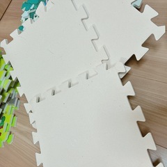 74枚セット！プレイマット！ジョイントマット！赤ちゃん家具傷防止！の画像