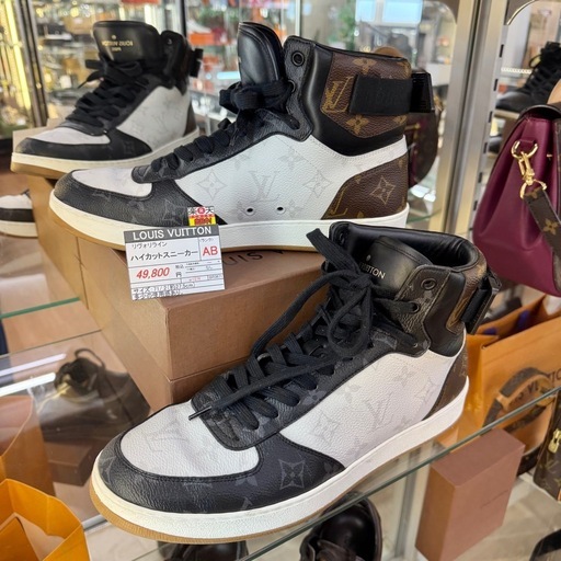 ☆ドリーム荒牧店☆ LOUIS VUITTON　ルイヴィトン リヴォリライン ハイカットスニーカー モノグラム 27.5cm 1A44VS MS0260