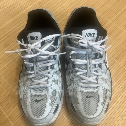 NIKE　P−6000 中古美品　26cm NIKE P-6000 中古26.5cm (☆) 上新庄の靴《スニーカー》の中古あげます
