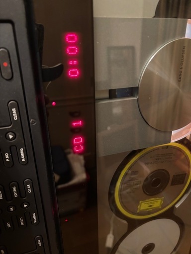 Bang & Olufsen BeoSound 9000又は8000
