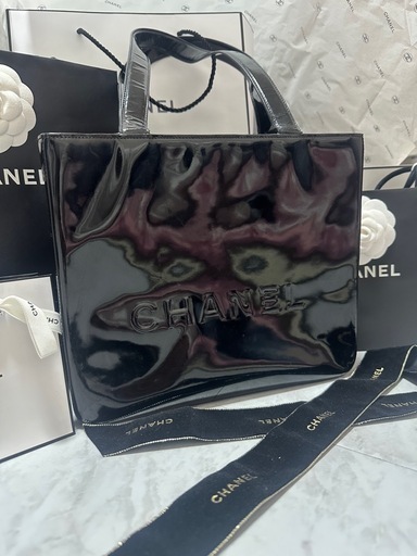 1/12 SOLDOUT　最終SALE！早い者勝ち！正規品CHANELエナメルパテントレザー ハンドトートバック