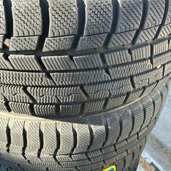 215/60R17スタッドレス4本セットの画像