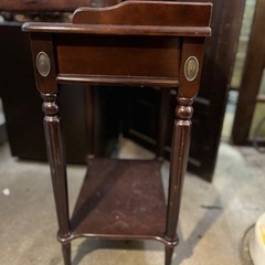 アンティーク調サイドデスクの画像