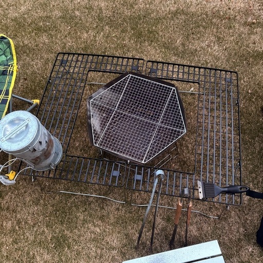 Coleman キャンプチェアと焚き火台セット

