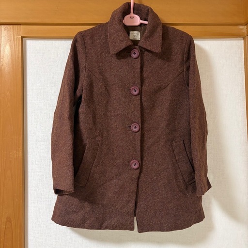 ウール100%のOLIVE des OLIVEのブラウンコート、ボタン付、ポケット付