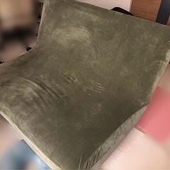 【2人掛けソファ】　やや深め・背もたれ高めで座りやすい【やや汚れあり】の画像