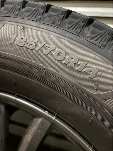 スタッドレスタイヤ　185/70R14　ブリヂストン　VRX3 