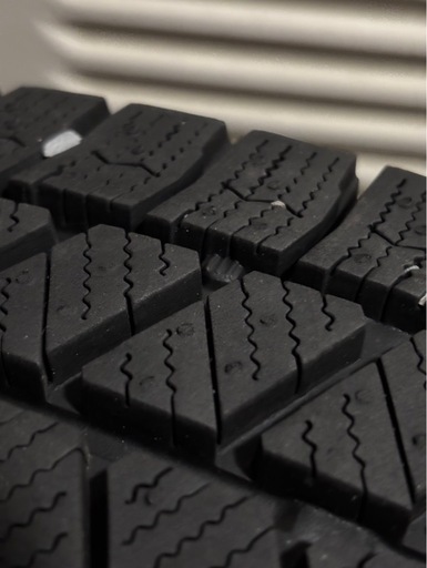 スタッドレスタイヤ　185/70R14　ブリヂストン　VRX3 