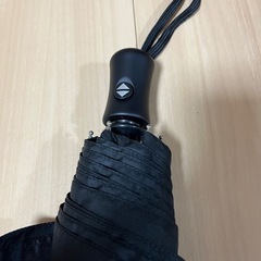 ワンタッチで開ける折りたたみ傘　ブラック 大きめ　の画像