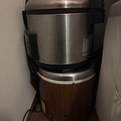 業務用炊飯器(一つは保温機能のみ)の画像