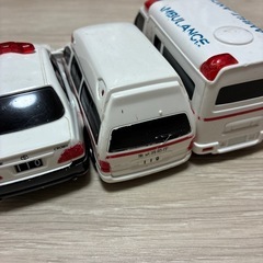 パトカー　救急車　おもちゃの画像