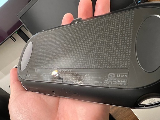 PS VITA PCH-1000 ソフトx2 メモリカード4G&32G 充電ケーブル&ドック付き