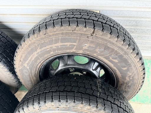 即使用OK】キャラバン用 スタッドレス＋鉄ホイール 4本 8分山