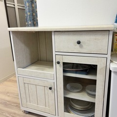 【お渡し者決定済】ニトリフレンチ調キッチンボードの画像