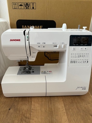 ほぼ新品同様　家庭用コンピュータミシン　ジャノメミシン