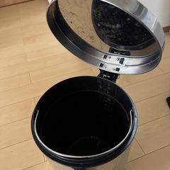 ゴミ箱の画像