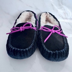 UGG スリッポン ローファー アグ もこもこ ファー ムートン リボンの画像