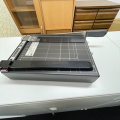 ペーパートリーマー（紙切断機）の画像