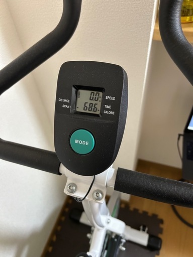 ピスト式 本格スピンバイク デジタルメーター付 白 手動ブレーキ付 ホイル10kg